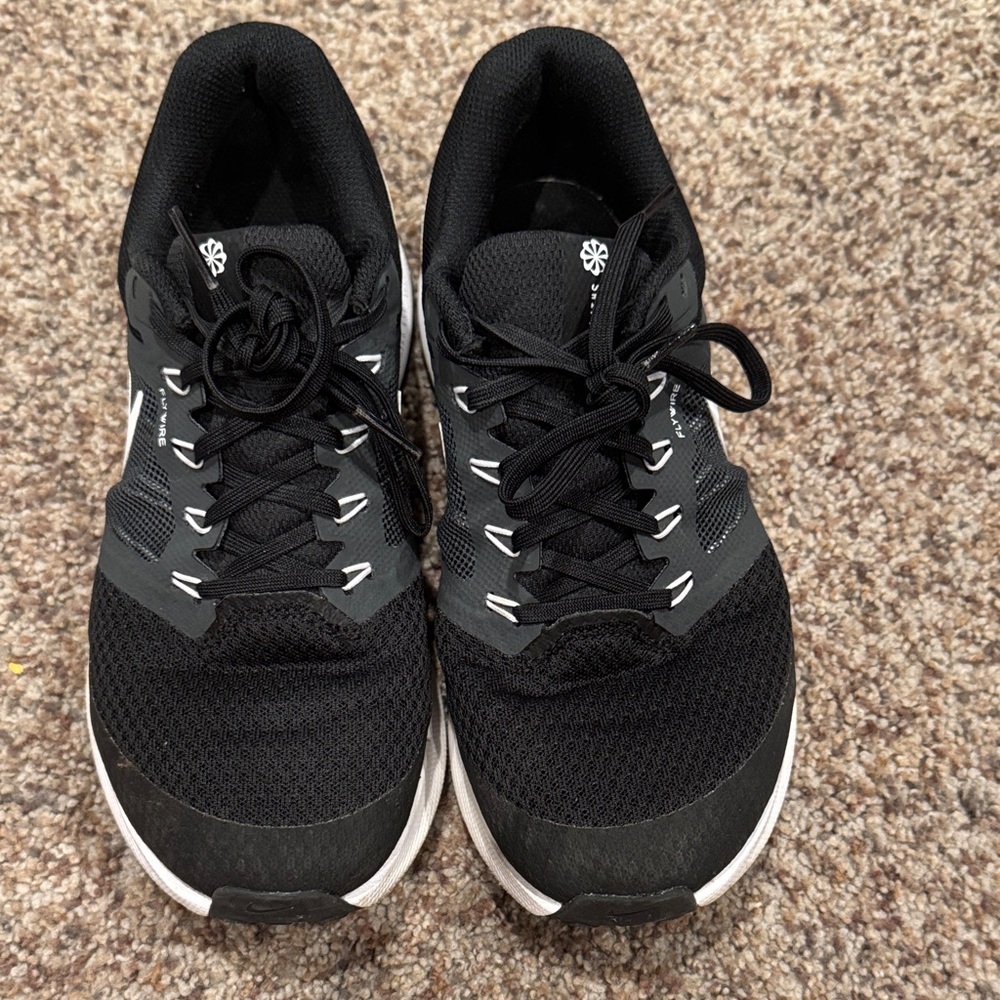 Nike Black and Gray Women's Athletic Shoes